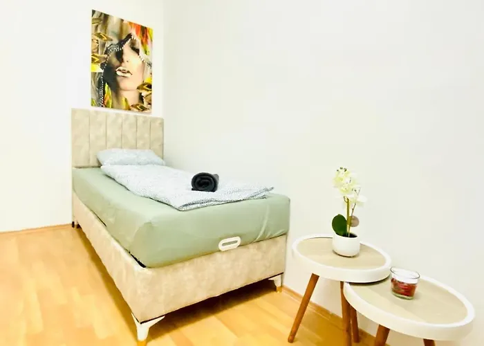 Comfortable 5br Shared Well Connected Location דירה