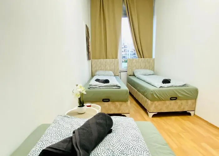 Comfortable 5br Shared Well Connected Location *