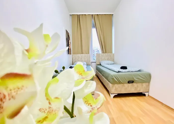 Comfortable 5br Shared Well Connected Location *