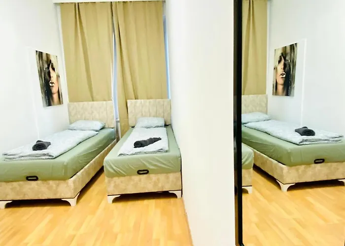 Comfortable 5br Shared Well Connected Location * וינה