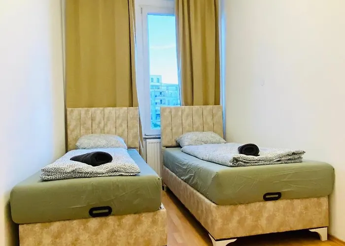 Comfortable 5br Shared Well Connected Location
