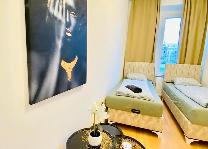דירה Comfortable 5br Shared Well Connected Location *