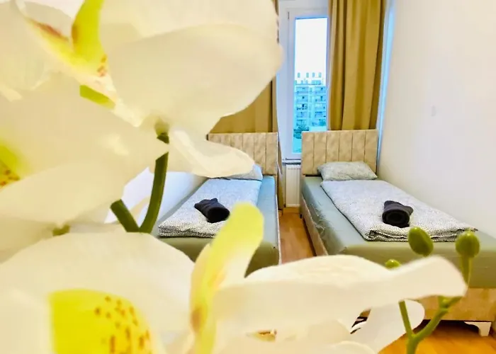 Comfortable 5br Shared Well Connected Location דירה וינה