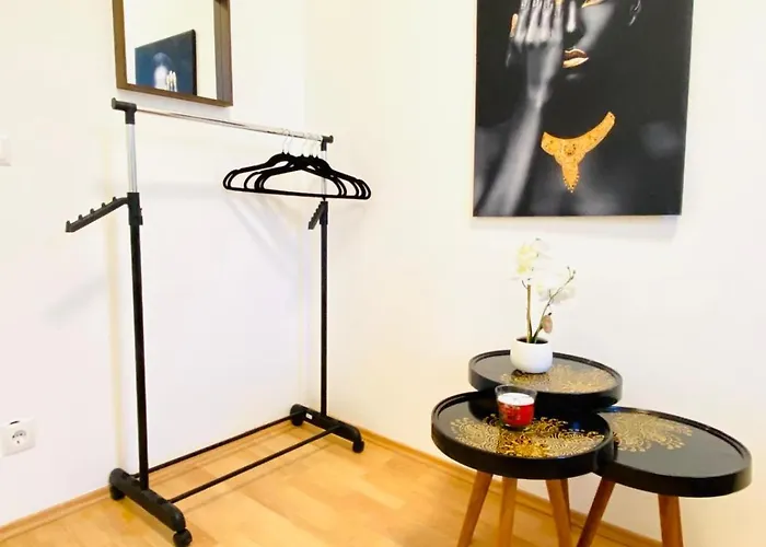 Comfortable 5br Shared Well Connected Location *