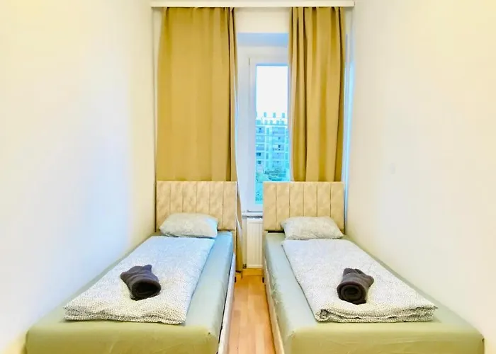 Comfortable 5br Shared Well Connected Location וינה