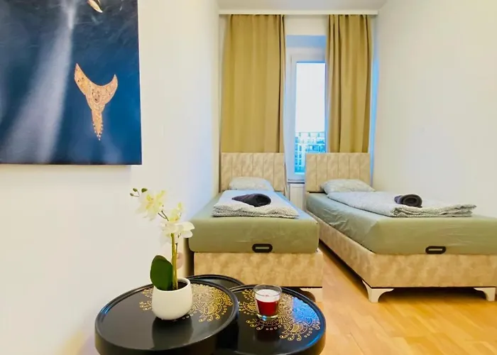 Comfortable 5br Shared Well Connected Location * וינה