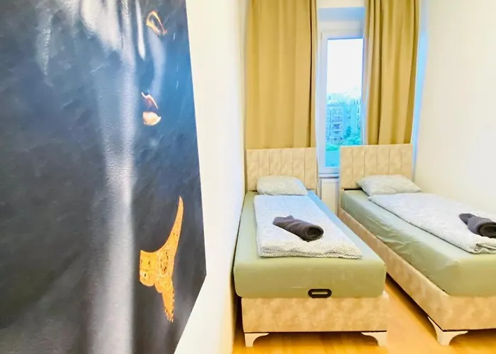 דירה Comfortable 5br Shared Well Connected Location