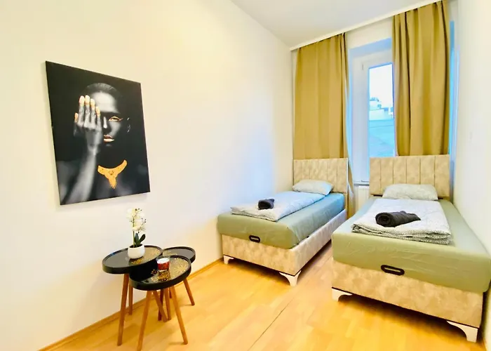 Comfortable 5br Shared Well Connected Location דירה