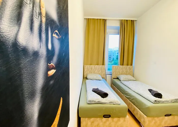 דירה Comfortable 5br Shared Well Connected Location