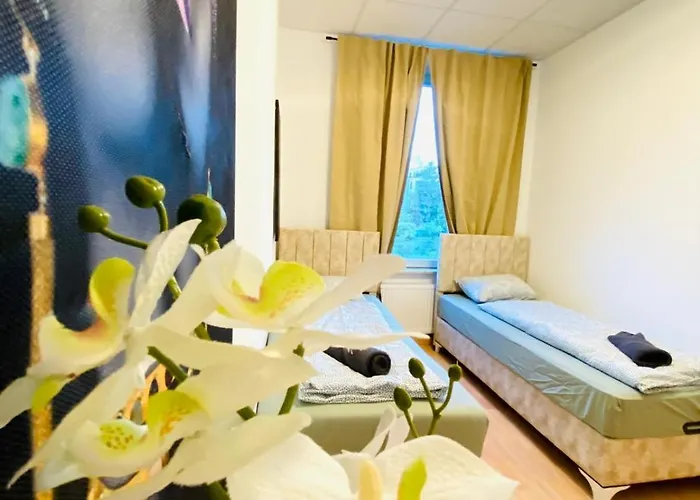 Comfortable 5br Shared Well Connected Location דירה וינה