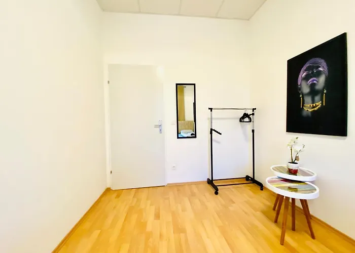 דירה Comfortable 5br Shared Well Connected Location וינה