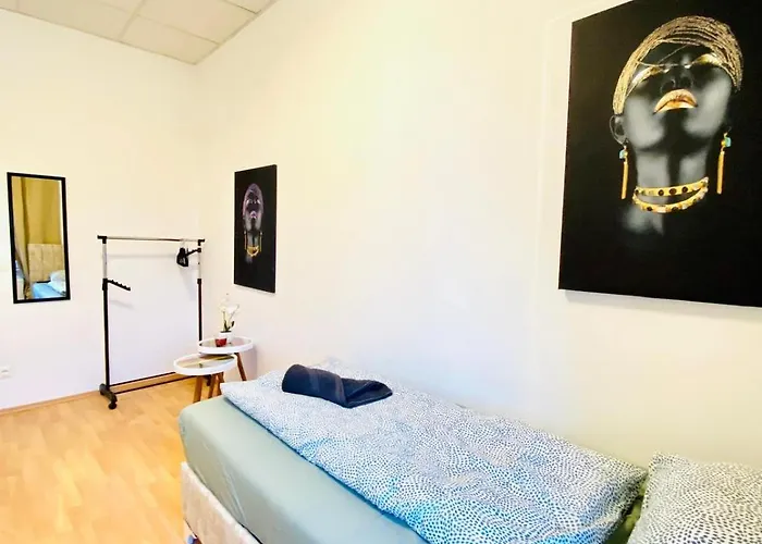 Comfortable 5br Shared Well Connected Location *