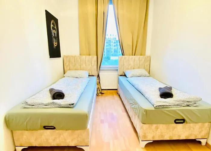 דירה Comfortable 5br Shared Well Connected Location וינה