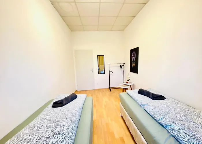 דירה Comfortable 5br Shared Well Connected Location