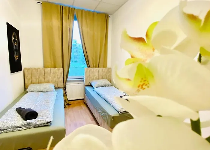 Comfortable 5br Shared Well Connected Location דירה וינה