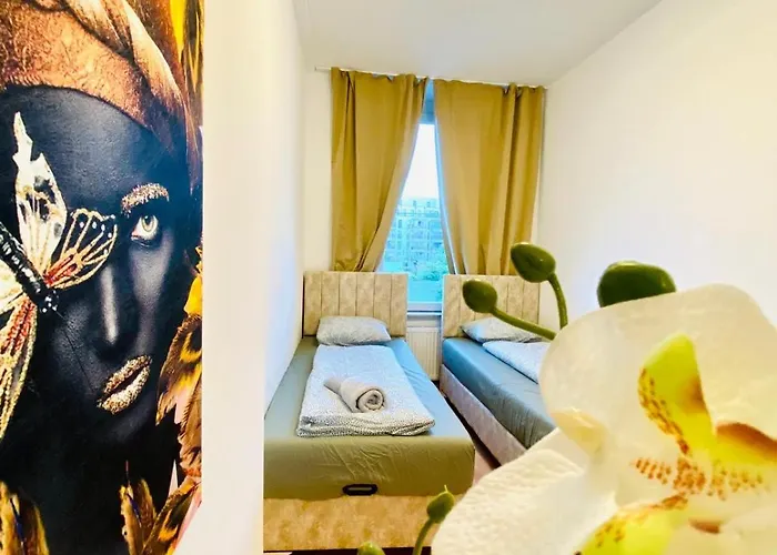 Comfortable 5br Shared Well Connected Location * וינה