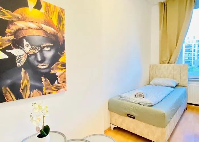 דירה Comfortable 5br Shared Well Connected Location