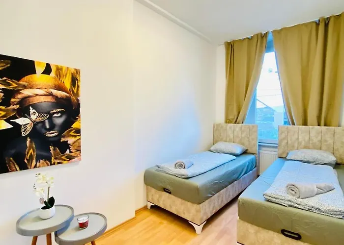 Comfortable 5br Shared Well Connected Location דירה וינה
