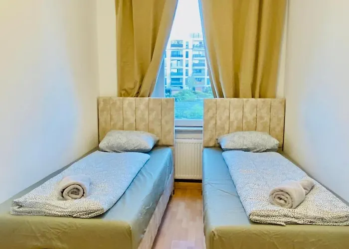 Comfortable 5br Shared Well Connected Location *