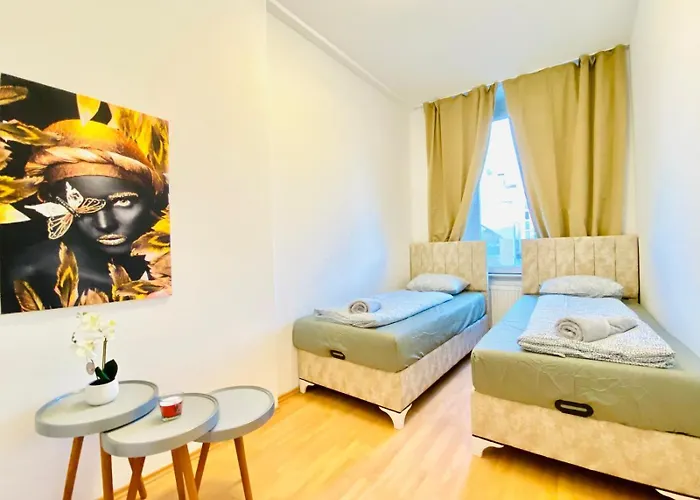 דירה Comfortable 5br Shared Well Connected Location