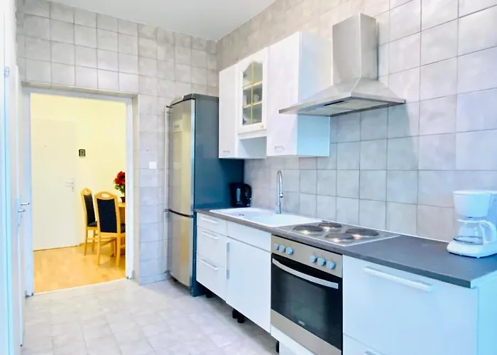 Comfortable 5br Shared Well Connected Location וינה