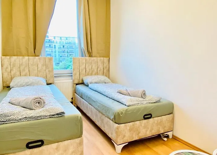 Comfortable 5br Shared Well Connected Location דירה *