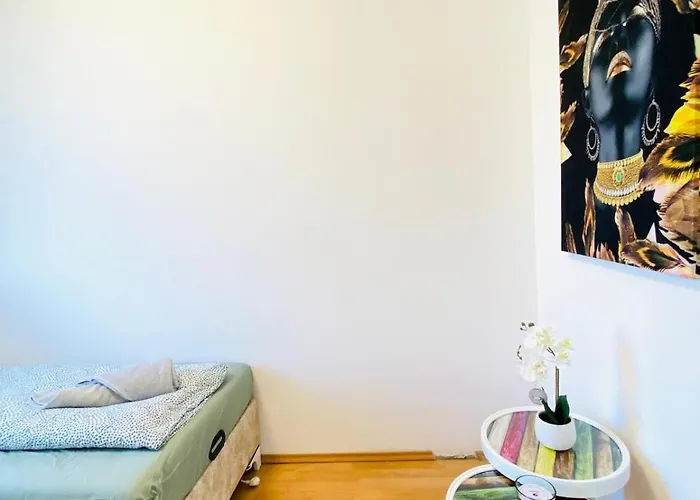 Comfortable 5br Shared Well Connected Location * וינה