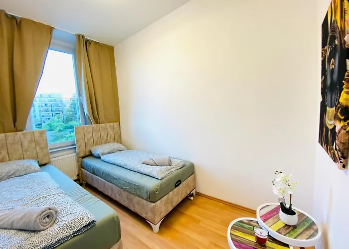 Comfortable 5br Shared Well Connected Location