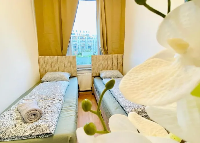 Comfortable 5br Shared Well Connected Location דירה וינה